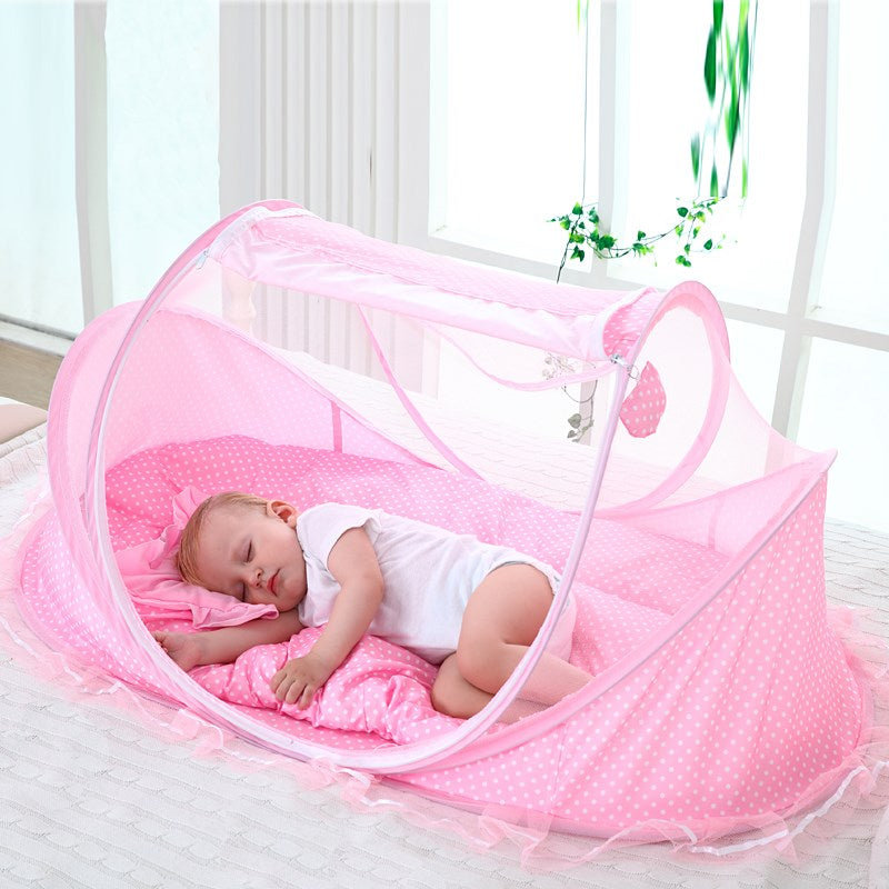Destock Lit bébé avec moustiquaire pliante lit, matelas et oreiller (trois pièces) pour les enfants de 0 à 3 ans - Mabelle Magasin