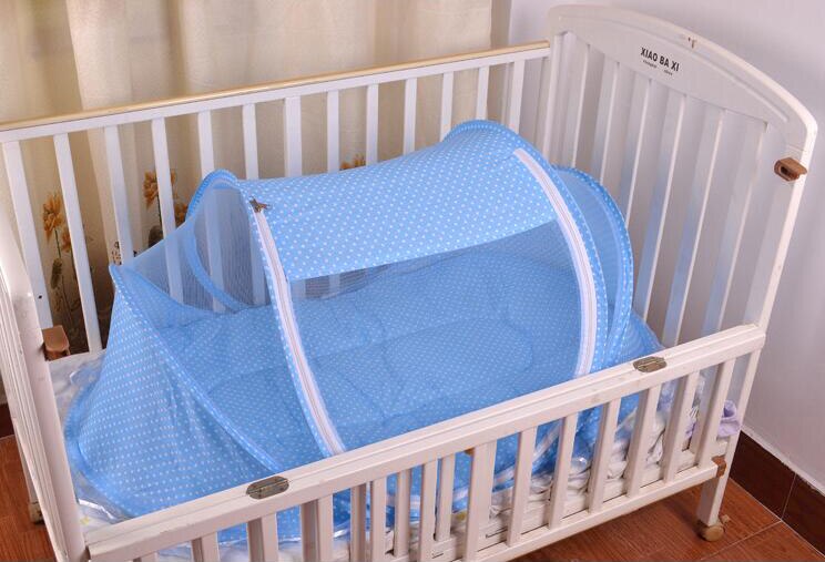 Destock Lit bébé avec moustiquaire pliante lit, matelas et oreiller (trois pièces) pour les enfants de 0 à 3 ans - Mabelle Magasin